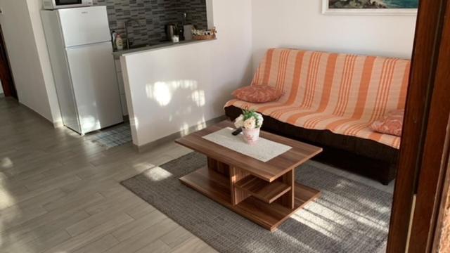 Apartments Toni-Малинска Экстерьер фото