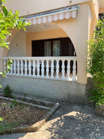 Apartments Toni-Малинска Экстерьер фото