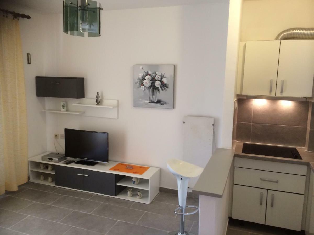 Apartments Toni-Малинска Экстерьер фото
